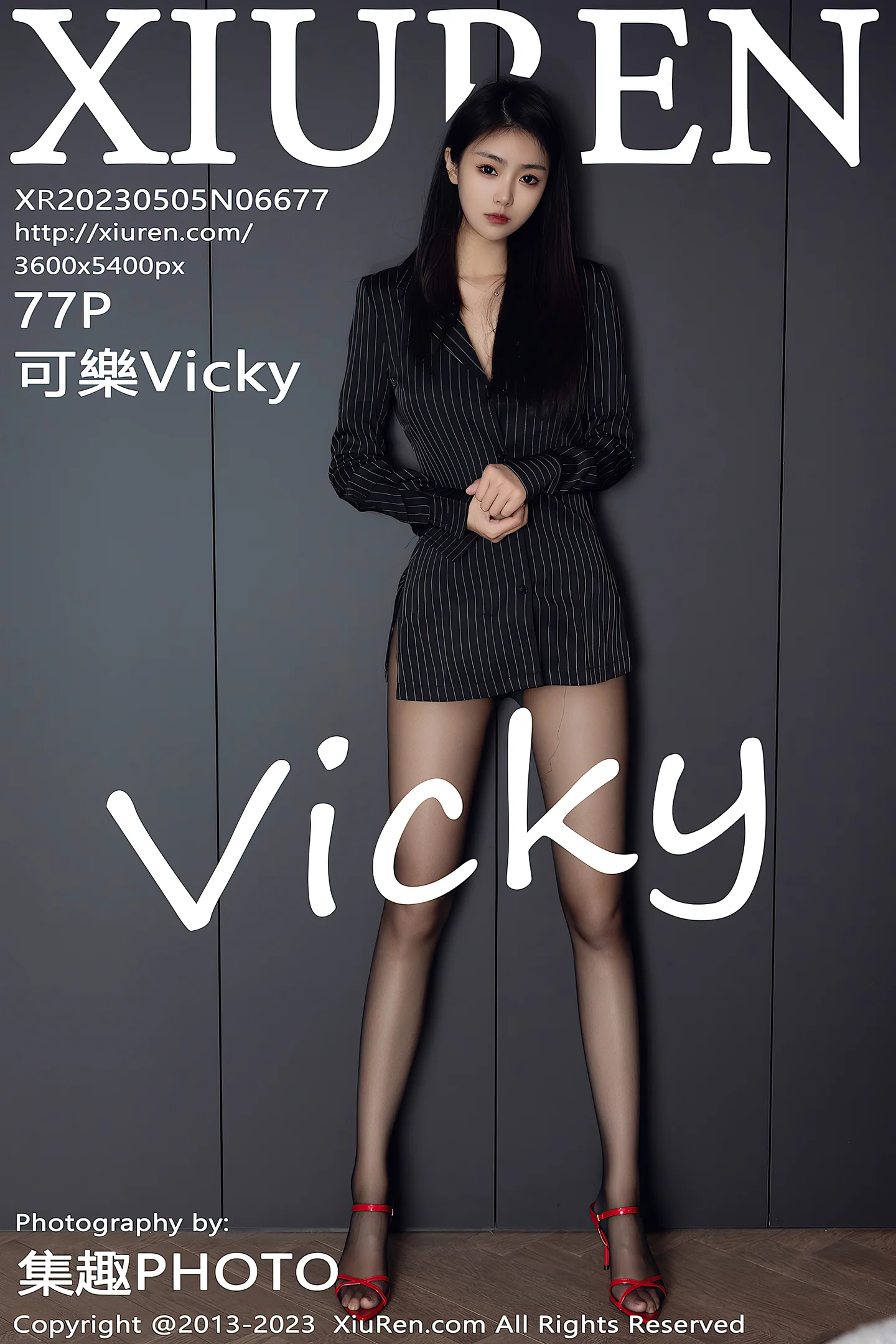 [XiuRen秀人网]2023.05.05 NO.6677 可樂Vicky 黑色深V连身衣加黑丝美腿性感私房写真集-秀人网官方网站
